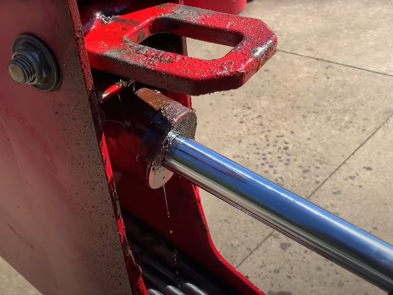 Hydraulisk cylinderkolvstång: Vanliga problem och reparation