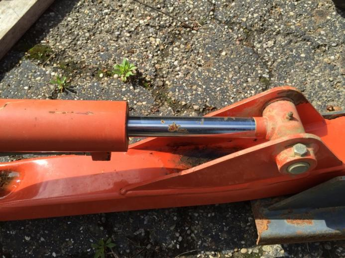 Hur man tar bort rost från hydrauliska cylindrar